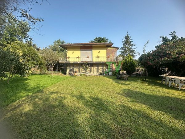 casa indipendente in vendita a Carrara in zona Marasio