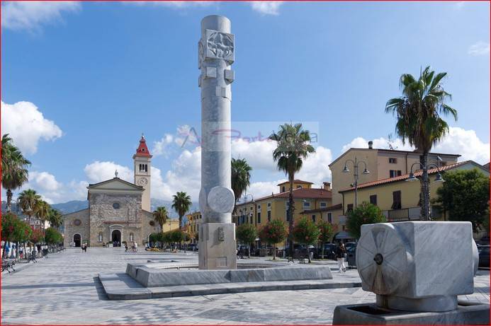 appartamento in vendita a Carrara in zona Marina di Carrara