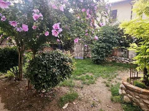 casa indipendente in vendita a Carrara in zona Avenza