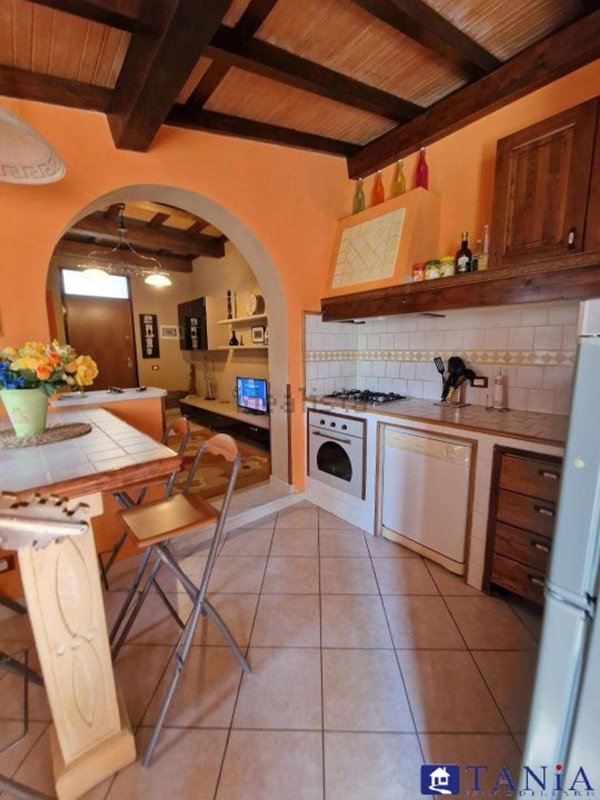 casa semindipendente in vendita a Carrara in zona Fossola