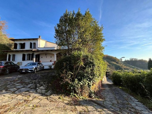 casa indipendente in vendita a Carrara in zona Monteverde
