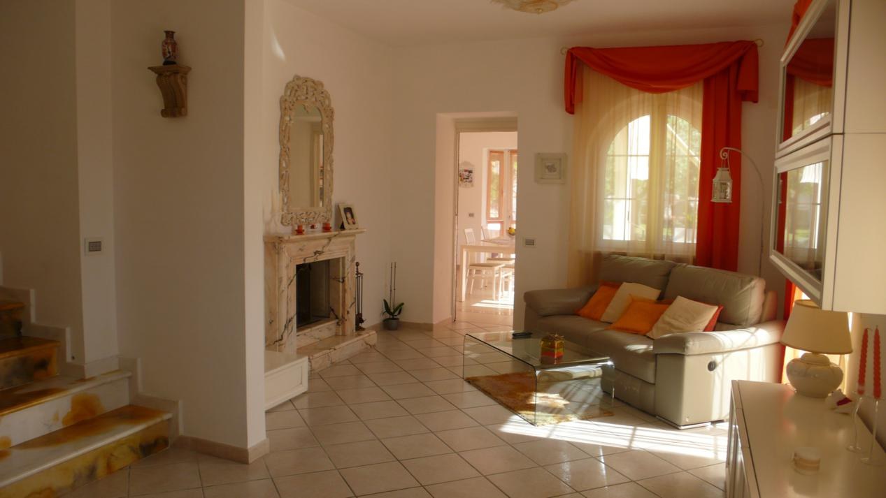 casa indipendente in vendita a Carrara
