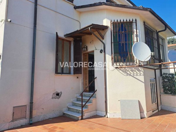 casa indipendente in vendita a Carrara in zona Sant'Antonio