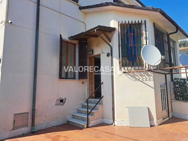 casa indipendente in vendita a Carrara in zona Sant'Antonio