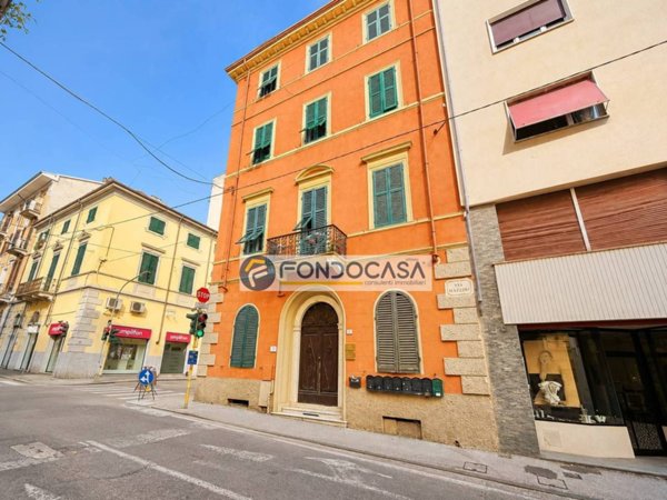 appartamento in vendita a Carrara in zona Centro Città
