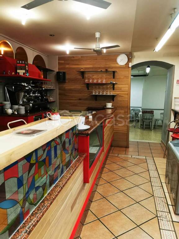 negozio in vendita a Carrara in zona Centro Città