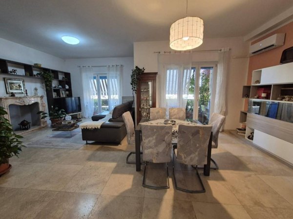 appartamento in vendita a Carrara in zona Avenza