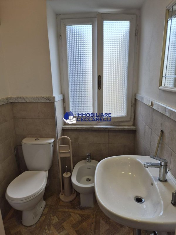 appartamento in vendita a Carrara in zona Avenza