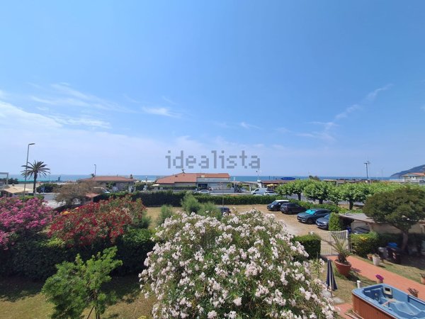 appartamento in vendita a Carrara in zona Marina di Carrara