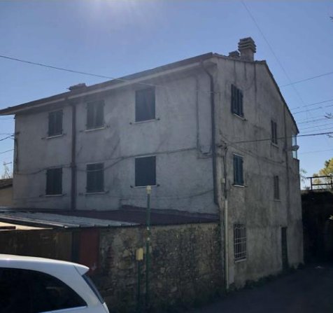 appartamento in vendita a Carrara in zona Battilana