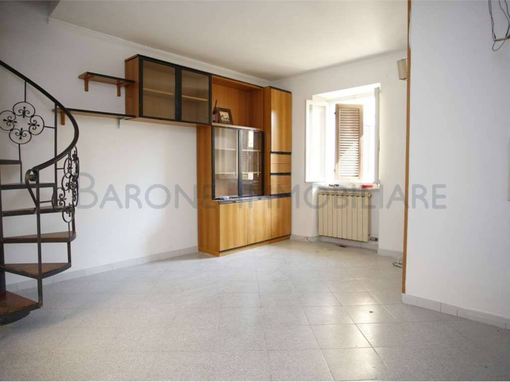 appartamento in vendita a Carrara in zona Avenza