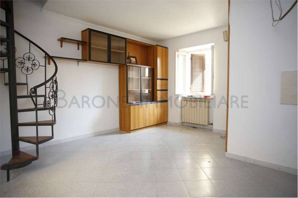 appartamento in vendita a Carrara in zona Avenza