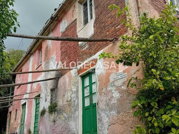 casa indipendente in vendita a Carrara in zona Stabbio