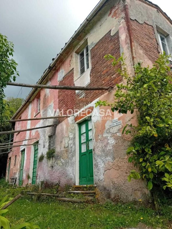 casa indipendente in vendita a Carrara