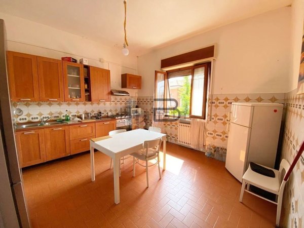 appartamento in vendita a Carrara in zona Marina di Carrara