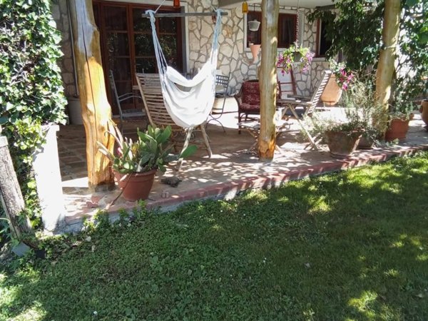 casa indipendente in vendita a Carrara in zona Bergiola