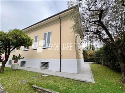 casa indipendente in vendita a Carrara
