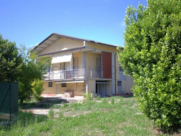 casa indipendente in vendita a Carrara in zona Fossone