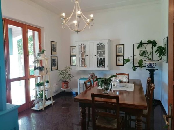 casa indipendente in vendita a Carrara in zona Centro Città