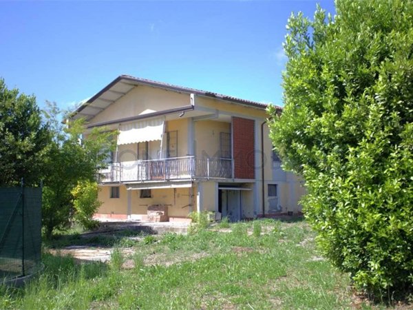 casa indipendente in vendita a Carrara in zona Fossone