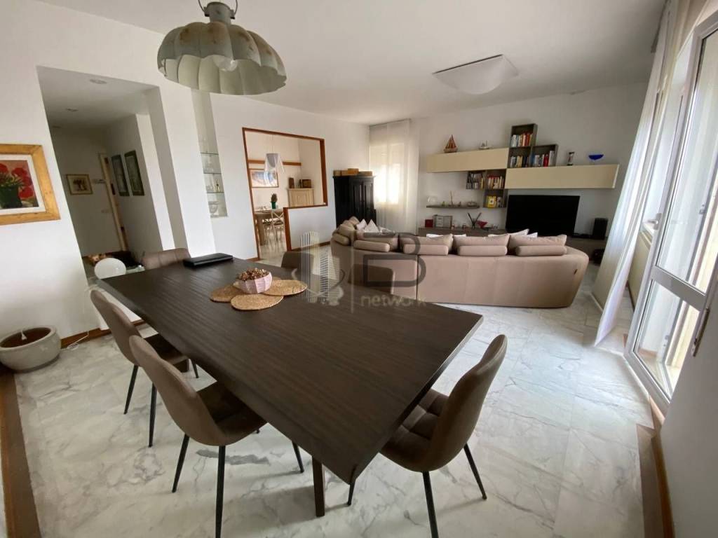 appartamento in vendita a Carrara in zona Marina di Carrara