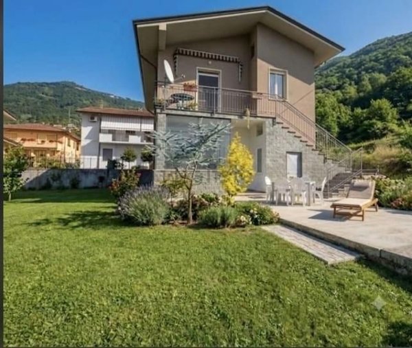 casa indipendente in vendita a Carrara in zona Fossone