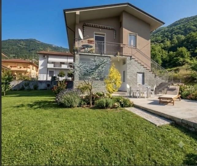 casa indipendente in vendita a Carrara in zona Fossone