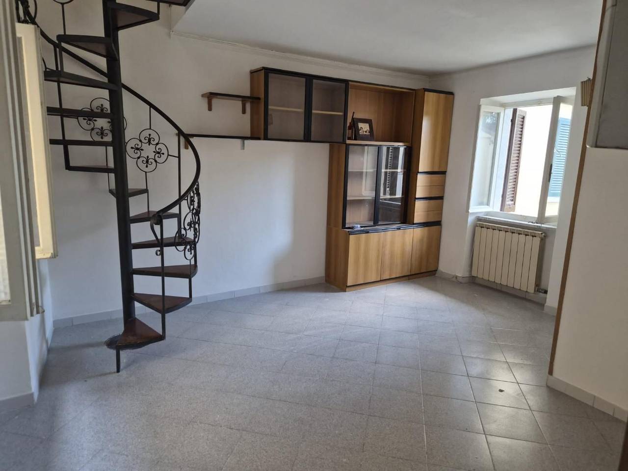 appartamento in vendita a Carrara in zona Avenza