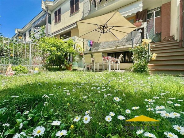 casa indipendente in vendita a Carrara in zona Avenza