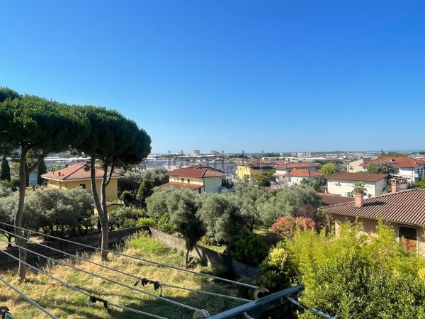 appartamento in vendita a Carrara in zona Centro Città