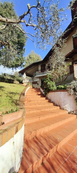 casa indipendente in vendita a Carrara in zona Bonascola
