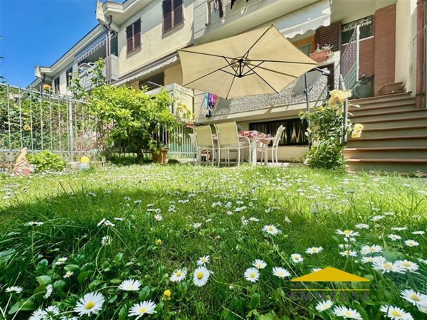 casa indipendente in vendita a Carrara in zona Avenza