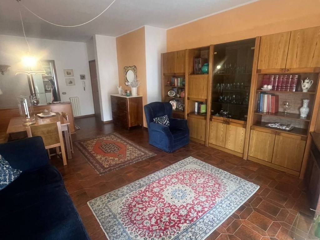 appartamento in vendita a Carrara in zona Marina di Carrara