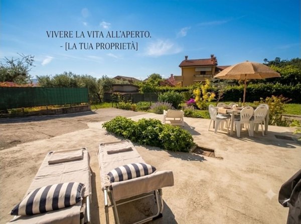 casa indipendente in vendita a Carrara in zona Fossone