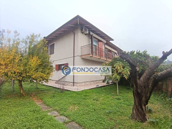 casa indipendente in vendita a Carrara