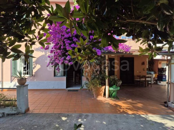 casa indipendente in vendita a Carrara in zona Nazzano