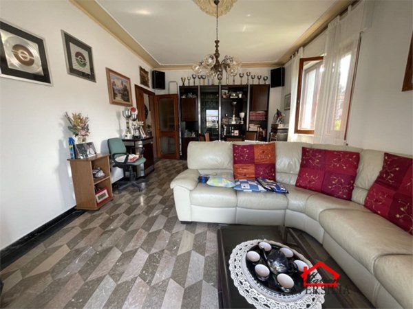 casa indipendente in vendita a Carrara in zona Sant'Antonio
