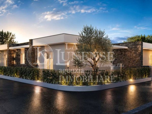 casa indipendente in vendita a Carrara in zona Marina di Carrara