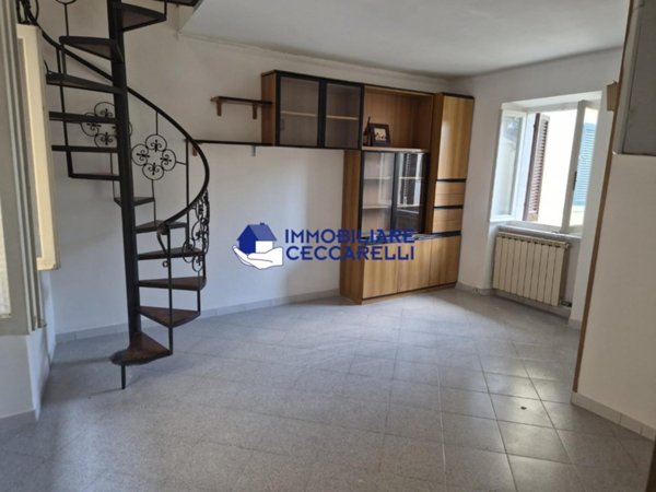 appartamento in vendita a Carrara in zona Avenza