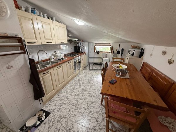 casa indipendente in vendita a Carrara in zona Monteverde
