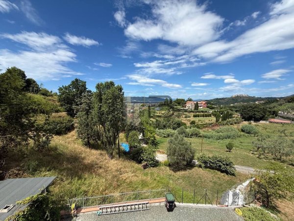 casa indipendente in vendita a Carrara in zona Monteverde