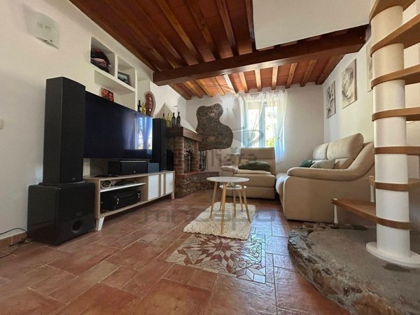 casa indipendente in vendita a Carrara