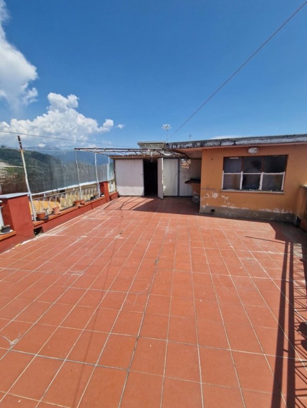 appartamento in vendita a Carrara in zona Avenza