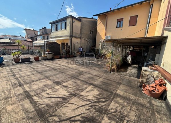 appartamento in vendita a Carrara in zona Marina di Carrara