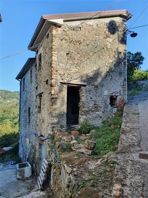 casa indipendente in vendita a Carrara