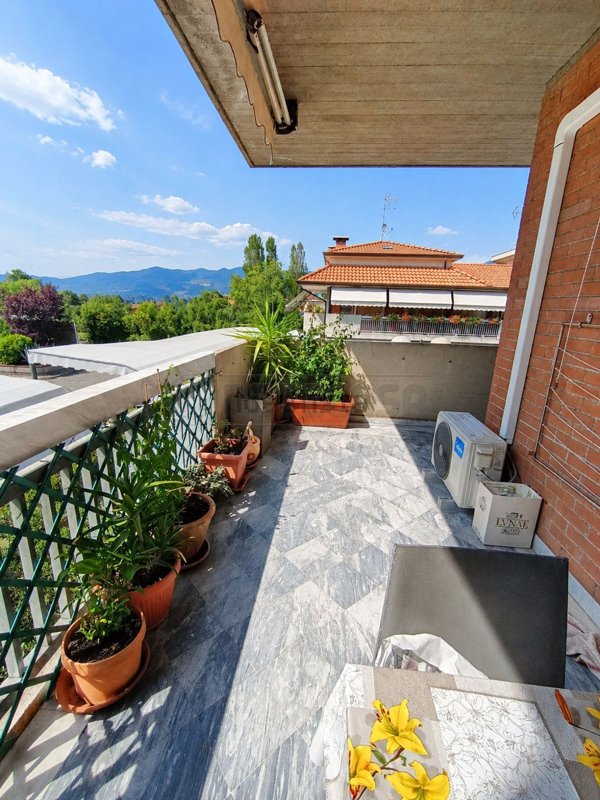 appartamento in vendita a Carrara in zona Marina di Carrara