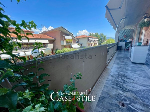 appartamento in vendita a Carrara in zona Marina di Carrara