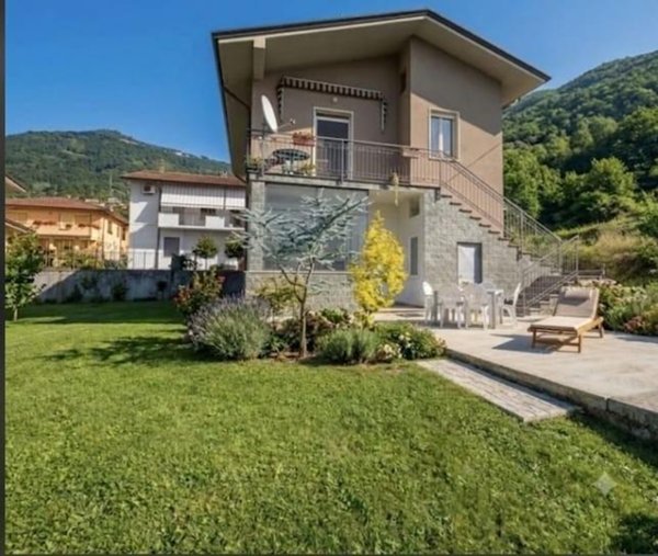 casa indipendente in vendita a Carrara in zona Fossone