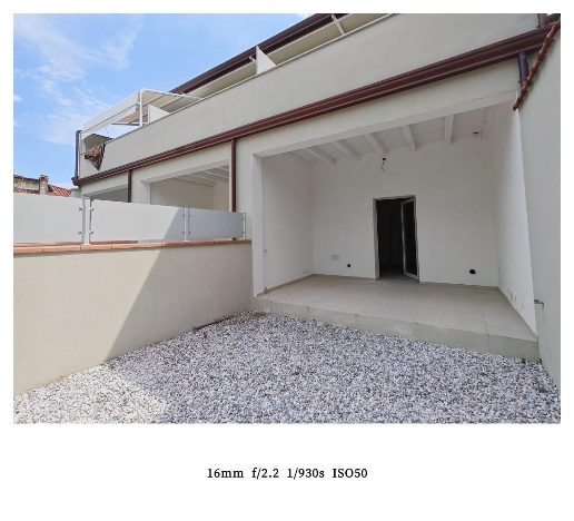 casa indipendente in vendita a Carrara in zona Marina di Carrara