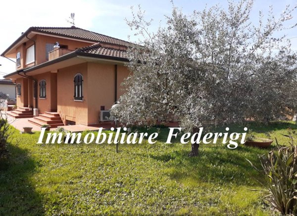 casa indipendente in vendita a Carrara in zona Fossone